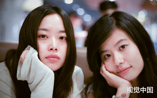 把房子借给表妹住，趁我出国她却租给别人，还说：这里住不下了，你自己去租房住，额外付我10万看家费！