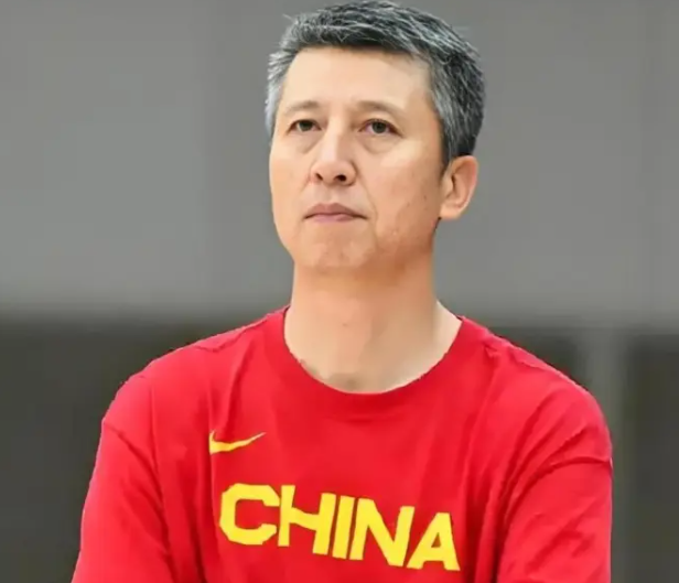 看了国家队这两场热身赛，感觉郭士强在针对日本、省队练兵，最后12人弄不好只有三前