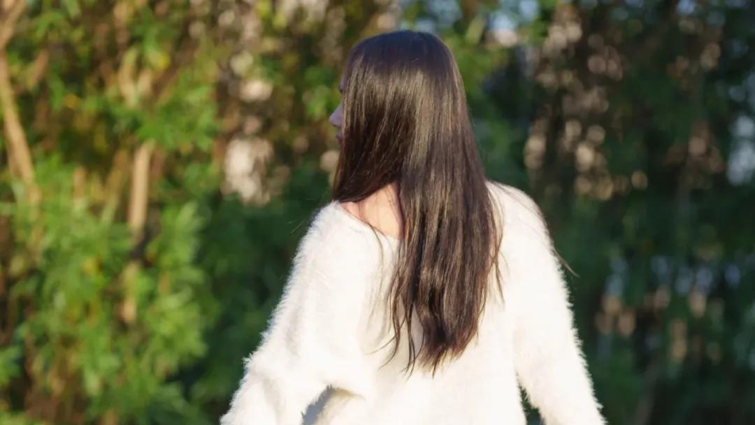 穿黑丝过年遭全网吐槽？她在老家扛住了七姑八姨的唾沫星子