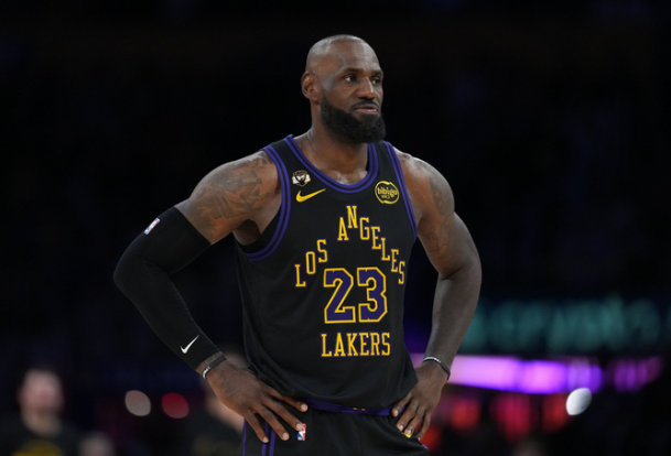 詹姆斯已经打破帕里什出场数纪录，但却很有可能无法打破帕里什另外一个纪录
行走的纪