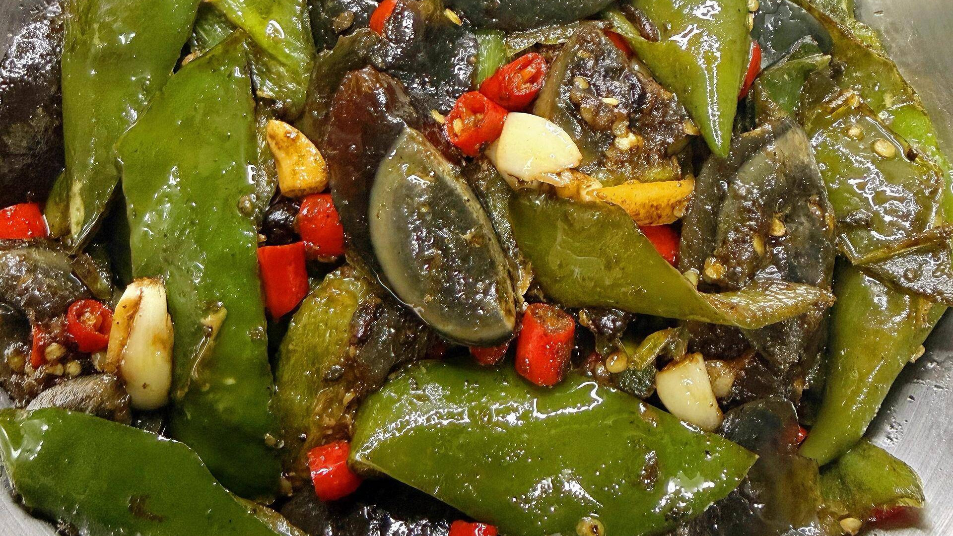 辣椒炒皮蛋：这道“黑暗料理”其实是米饭杀手