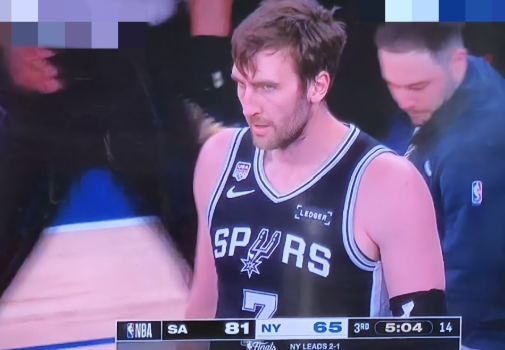 马刺队的科内特的上场时间简直太少了！在nba总决赛第四场比赛中，科内特仅仅替补出