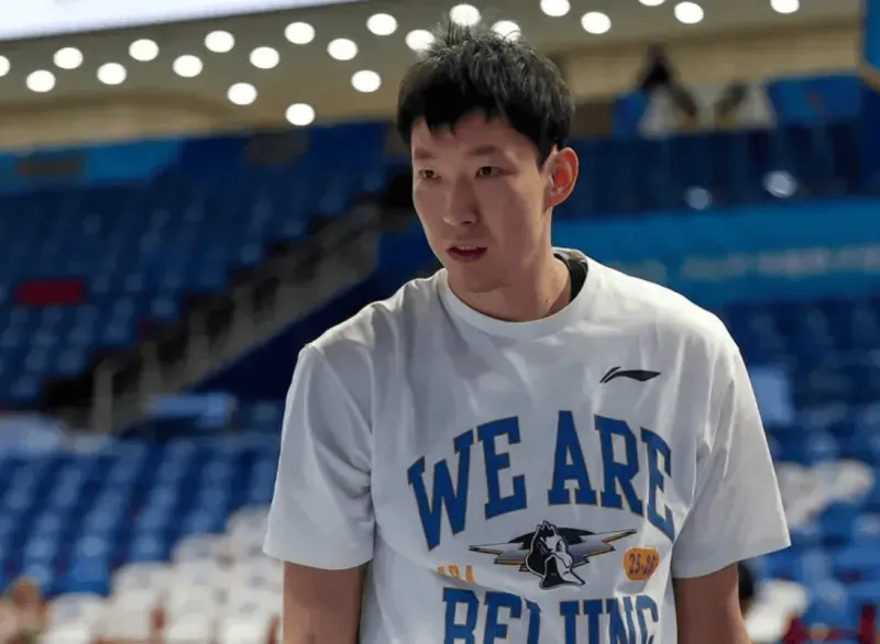 CBA北京男篮球员周琦和前中国男篮球员陈正昊预测了本赛季NBA总冠军的归属。
