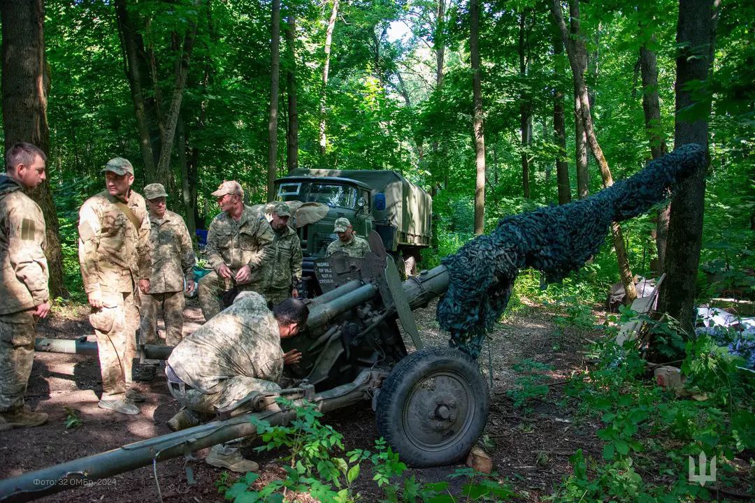 乌克兰第 32 机械化旅服役的前苏联产85 毫米 D-44 加农炮。