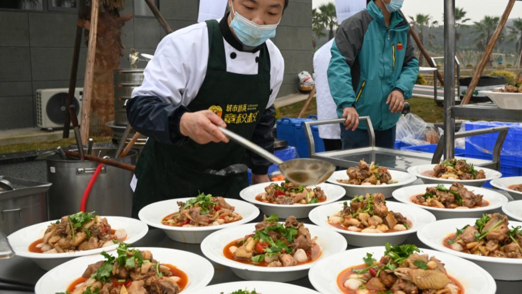 川渝宴席不用愁，章叔叔城市精英团队一站式坝坝宴服务