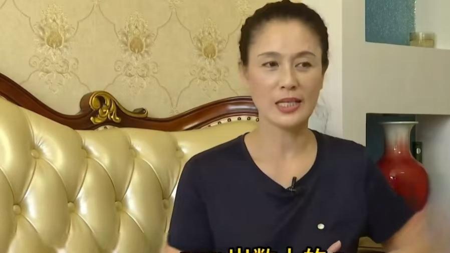 大妈有魔鬼身材和天使容颜，找英俊帅气的小鲜肉，开启浪漫的爱情