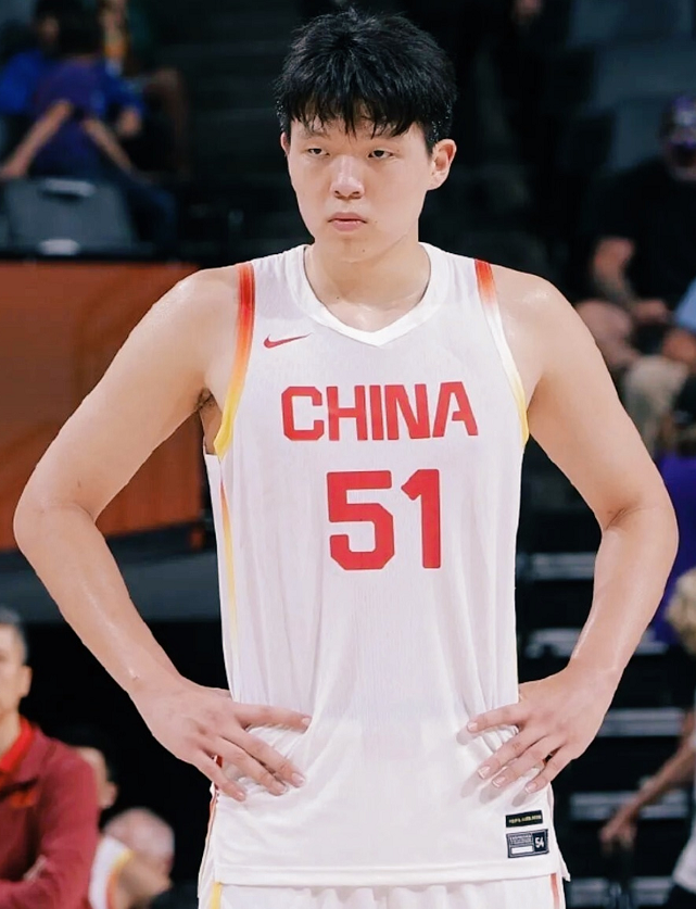 杨瀚森为啥没打昨天对澳大利亚的热身赛，
其实真不是“耍大牌”或者“不爱国”，
纯