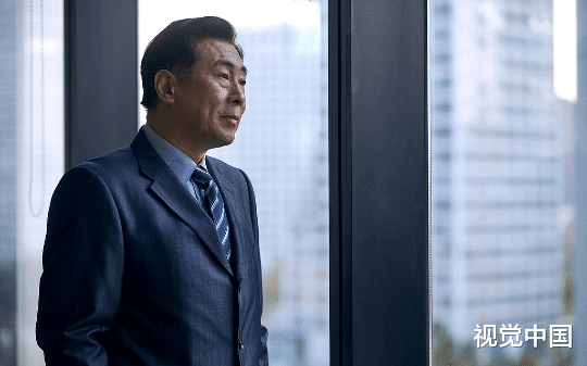 亿万总裁隐瞒身份相亲，丈母娘当众羞辱：就你这条件也配娶我女儿？直到下一秒高级助理推门进来……