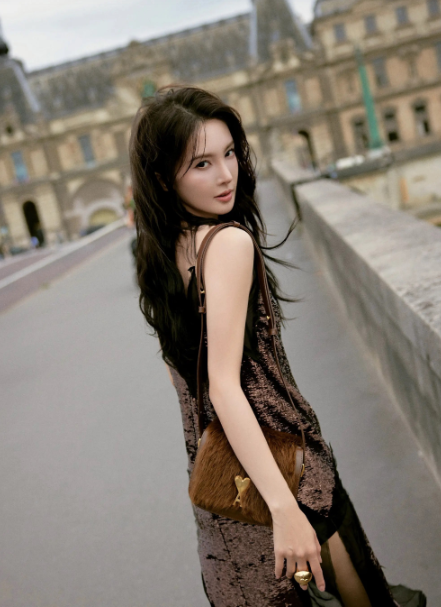 金晨这助理不错，忠心可嘉、日月可鉴。网传金晨交通肇事顶包、逃逸、骗保？澄清：不是