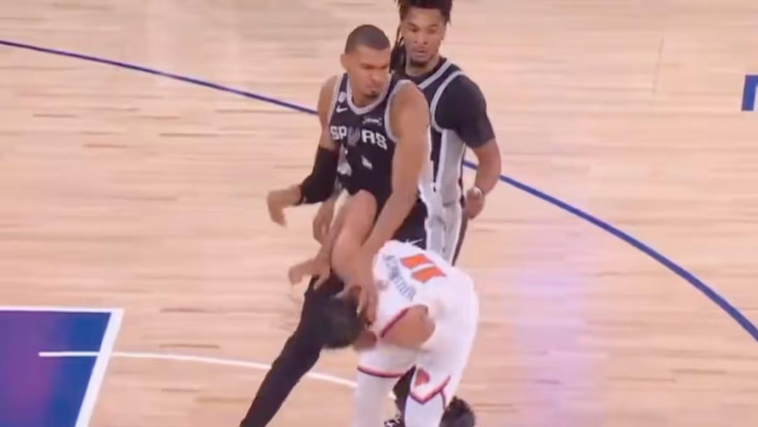 NBA官宣！复查文班，裁判认错了！