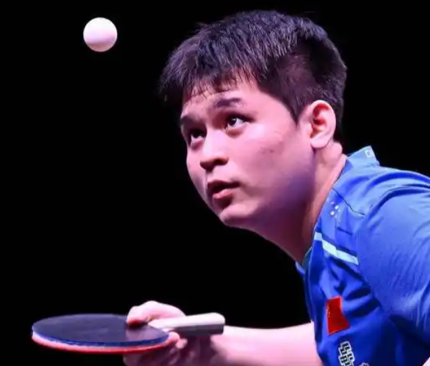 北京时间1月23日，WTT马斯喀特站男单1/4决赛，国乒又遭遇打击，林诗栋1-3