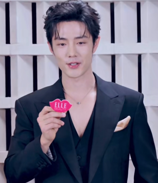 肖战接受采访分享最近的状态
以及活动结束后会做的第一件事
肖战直言最近工作很多，