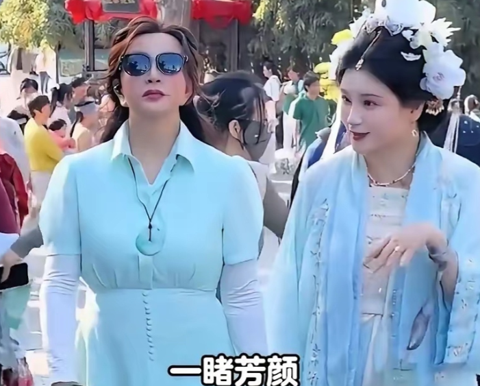 从刘晓庆和王婆的交流中，可以看出一个人的修养和修为:越是大牌明星，越不要端着！