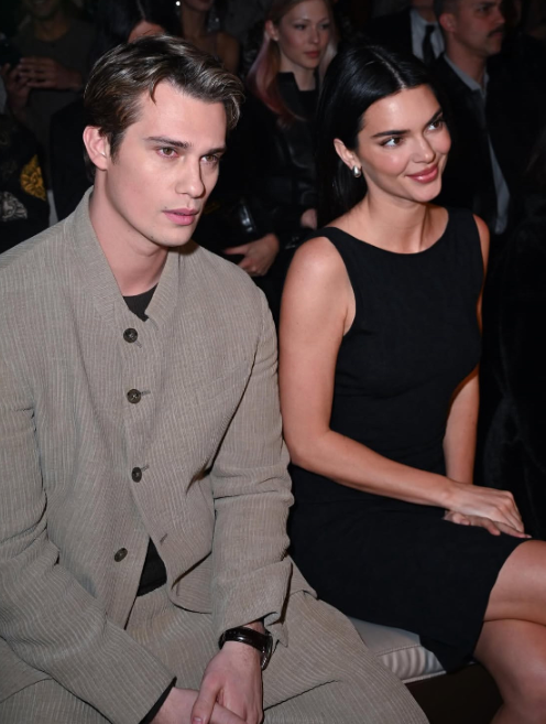 Kendall和Nicholas同框看秀，俊男靓女太养眼
米兰时装周Empori