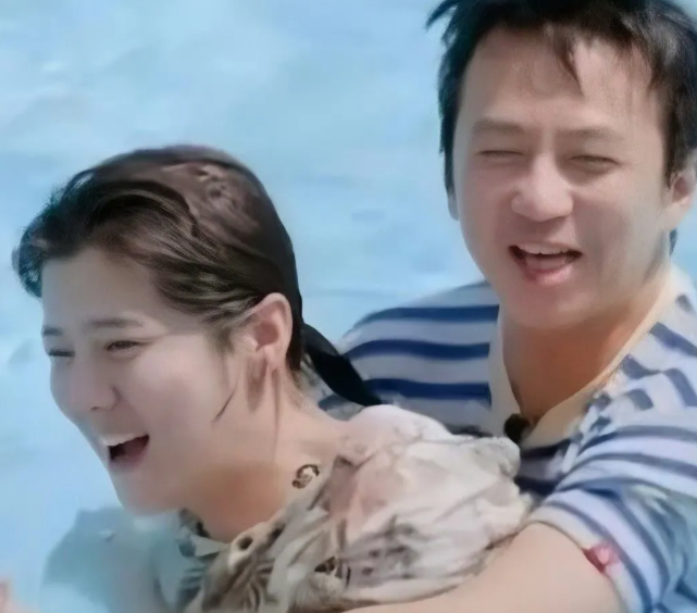 邓超回家怕是要跪烂搓衣板全网都在替他着急
万万没想到，一向怕老婆、宠妻人设焊死的