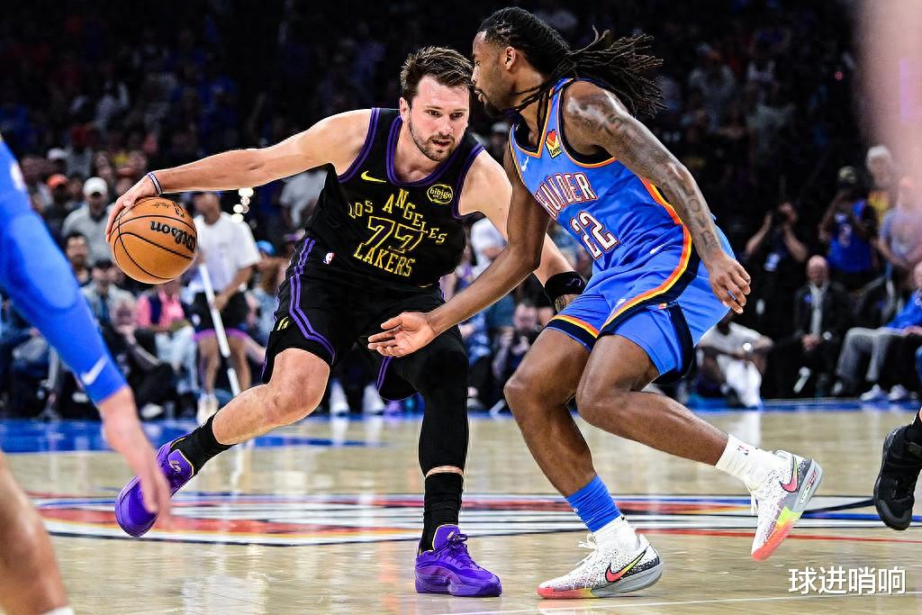 苦吞43分惨败，湖人一战遭4大打击！东契奇伤退+詹姆斯正负值