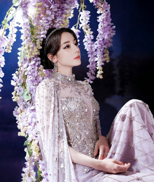 风行过万里，月沉没海底，我遇见了世界上的一切，却只喜欢你