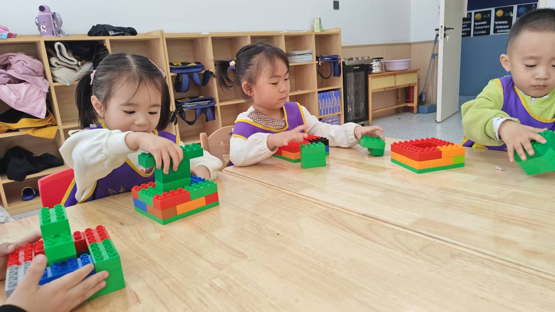 金太阳幼儿园的户外活动场地充足吗