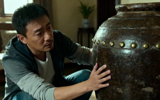 婆婆寄来百年老坛酸菜，我嫌有异味，转赠给了品牌创始人。三天后，总裁秘书深夜来电：请带你婆婆来公司一趟