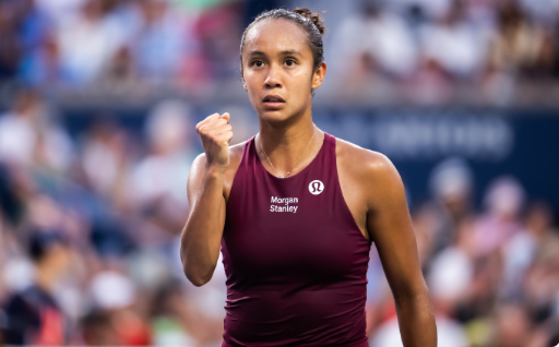 WTA1000多伦多站第三轮，主场作战的30号种子费尔南德斯中途连下九局，最终以
