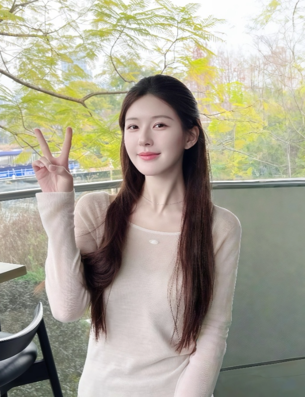 你站在舞台中央时，全世界的光都为你聚焦