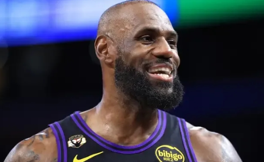 突然意识到：如果老詹下赛季不打了，今天这场就是他常规赛生涯最后一战了…

越想越