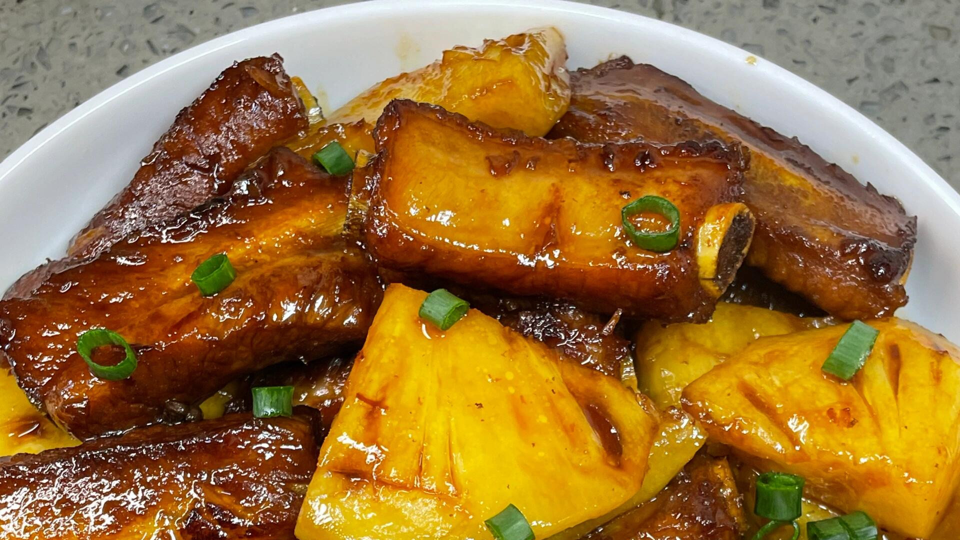 菠萝排骨：酸甜暴击，一口入魂！