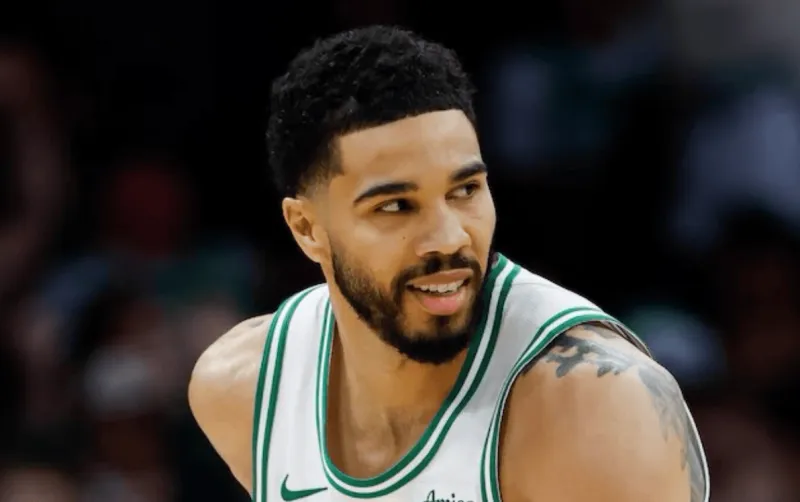 怎么感觉獭兔归来后球队角色变化

感觉球队的重心在向布朗转移，伤后那段时间布朗带