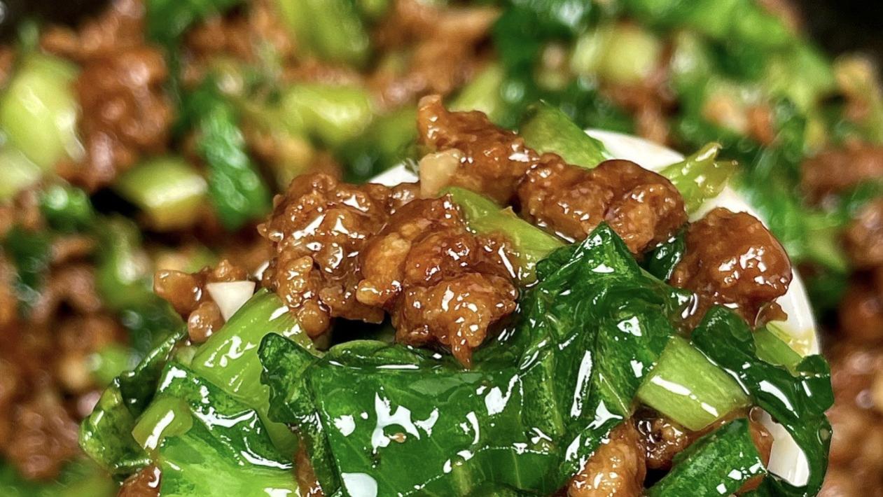 我妈做的肉末炒青菜，香到连锅都想舔干净！
