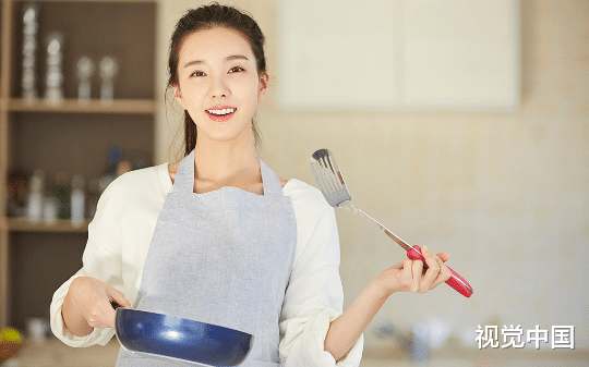 我给哥们介绍姑娘，每次都被拒绝，我以为他是自卑，后来才看懂，他想要的竟是我老婆