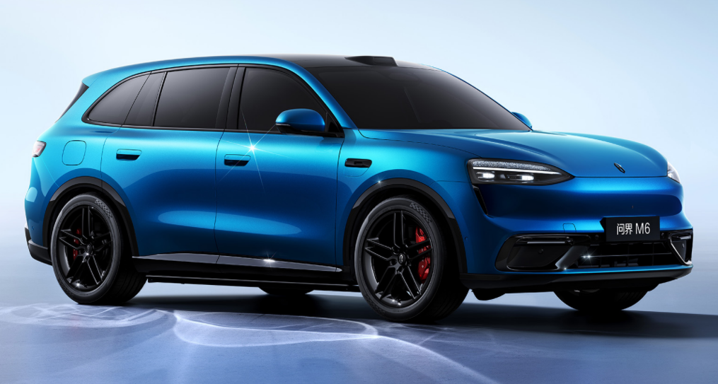 华为今天这场发布会，把汽车圈的技术底牌一口气亮了个遍。