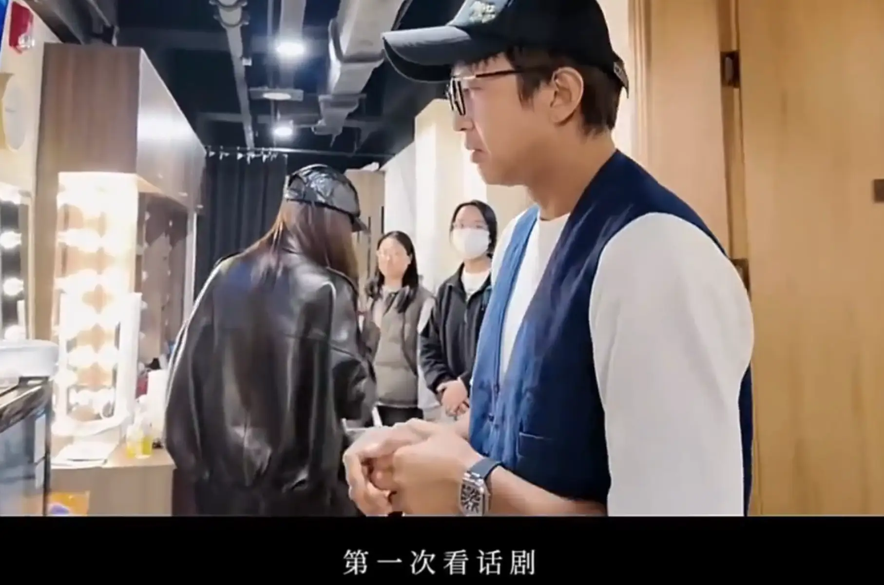 杨颖去看陈赫话剧！二人后台拥抱让人梦回《跑男》