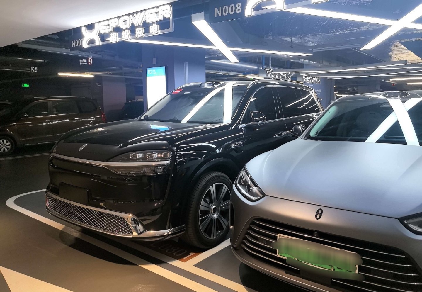 全新问界M9这前脸小改真是四两拨千斤，大气精神非常多。