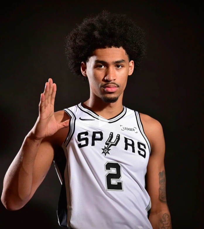 哈珀除了投篮，其他都不用担心
对比卡斯尔吧。哈珀的潜力肯定在卡斯尔之上，选秀大年