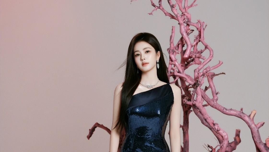 敢于尝试不同风格的礼服，不拘泥于传统的审美观念