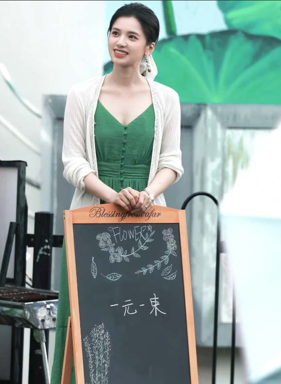说实话，张婧仪真成“广东常驻女主”了吧！
一部接一部戏都在广东转来转去
从惠州拍
