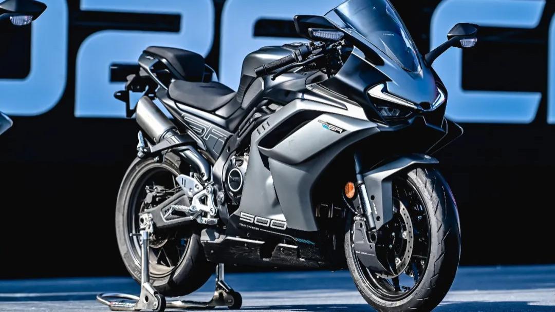 28980元！阿春全新仿赛500SR加入战局，新旗舰仿赛V4SR-RR突击！