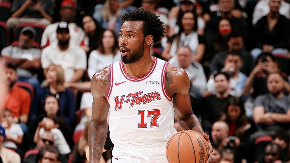 工资低人一等还挨骂！伊森硬刚乌度卡，合同年的委屈谁懂？