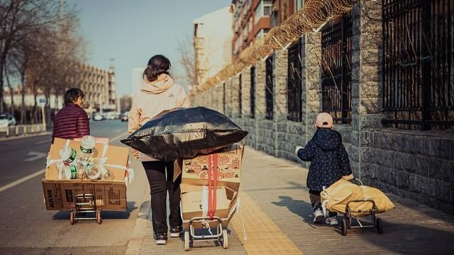 做儿媳的需要老人来带娃，该留心：婆家带娃跟娘家带娃，差别很大