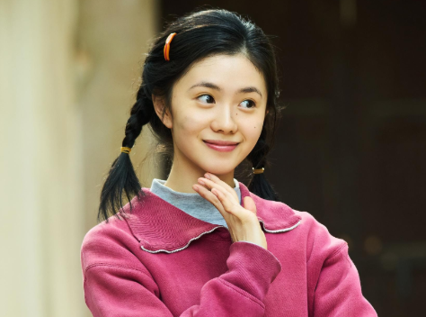 刘浩存现在是资源好到爆
现在又在大火的电视剧《主角》饰演女一号忆秦娥。

要知道