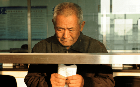 绿藤区政务窗口办事员让我开 12 种奇葩证明，还放话规矩他说了算，我反手集齐证据实名举报