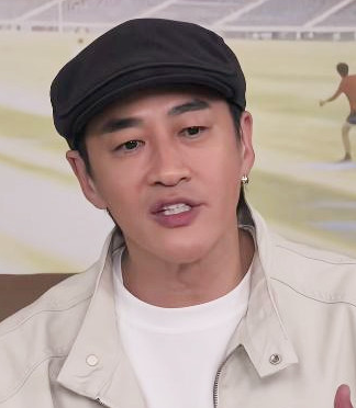 50岁何润东翻红最让人羡慕的不是代言接到手软

也不是高情商回复自己和张凌赫的对
