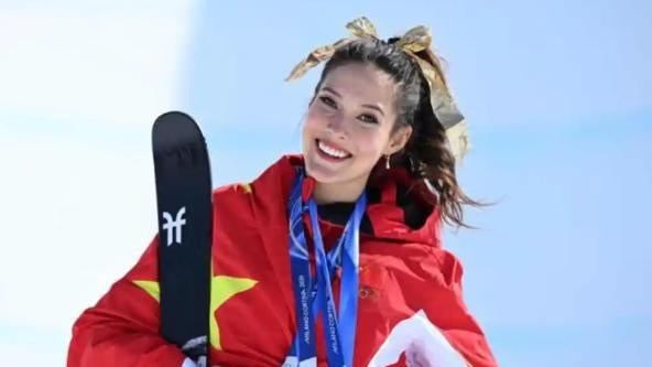 谷爱凌，和美国的一众高官，杠上了