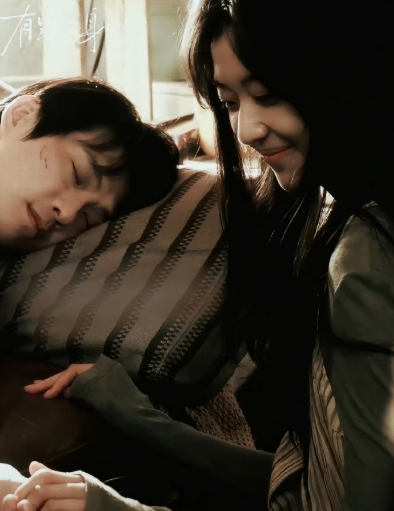 结局就差一步真的意难平，看得人心里沉甸甸的。两位演员演得太好，才让这份遗憾如此深