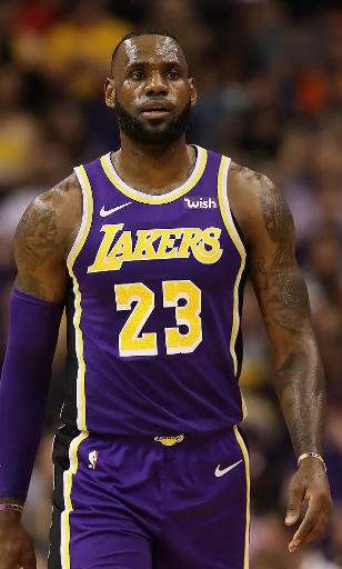 詹姆斯一上场就带队反超，还得指望41岁老詹，具有历史级别组织能力，