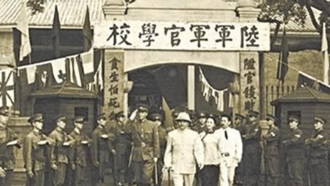 廖仲恺积极为黄埔军校筹集资金、选拔师资，被戏称为黄埔慈母