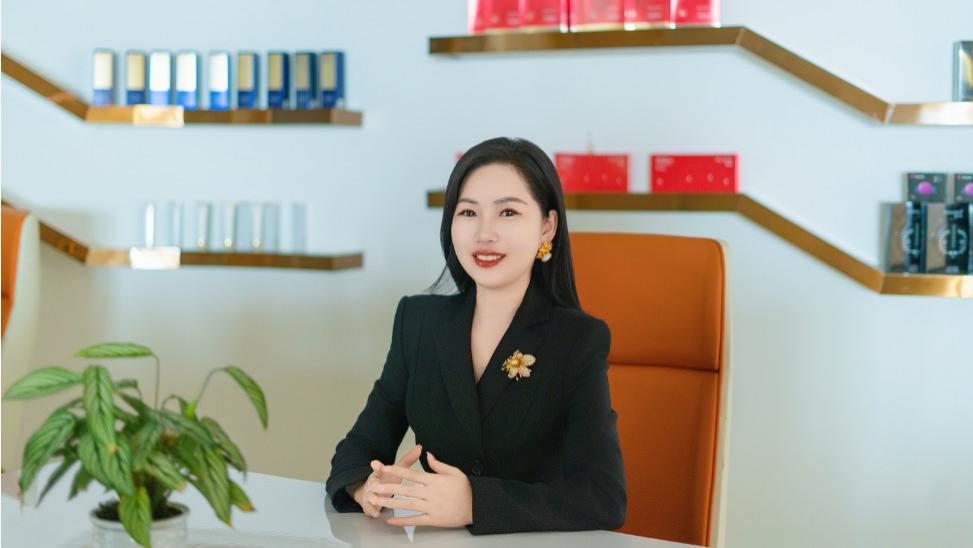 罗曼瑜：真正强大的女人，都 quietly 发光