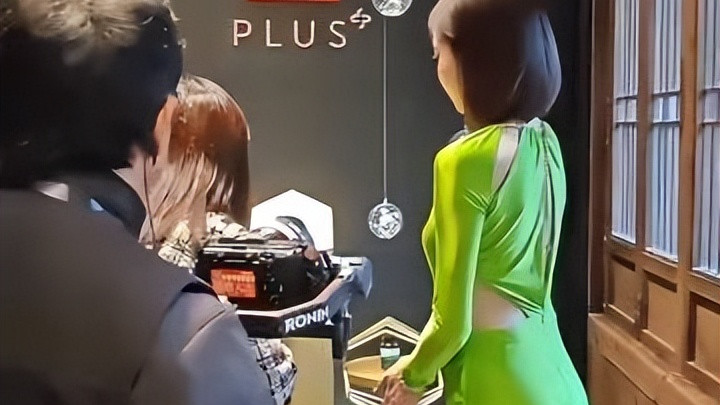 从“时尚天花板”到健身狂魔，宋妍霏最新身材照流出，这线条是怎么练出来的？