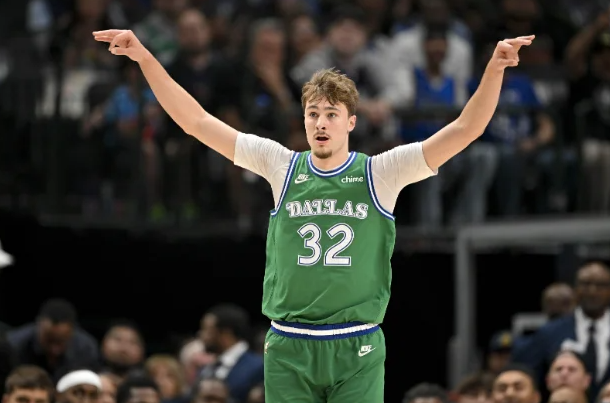 独行侠选秀其实很好选

前四有哪个选哪个，接下来阿卡夫是这几个后卫里技术最全面、