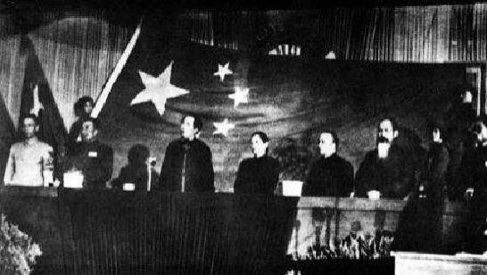 【國士宋庆龄】日军攻战上海后，她为什么不西撤、而是去了香港？